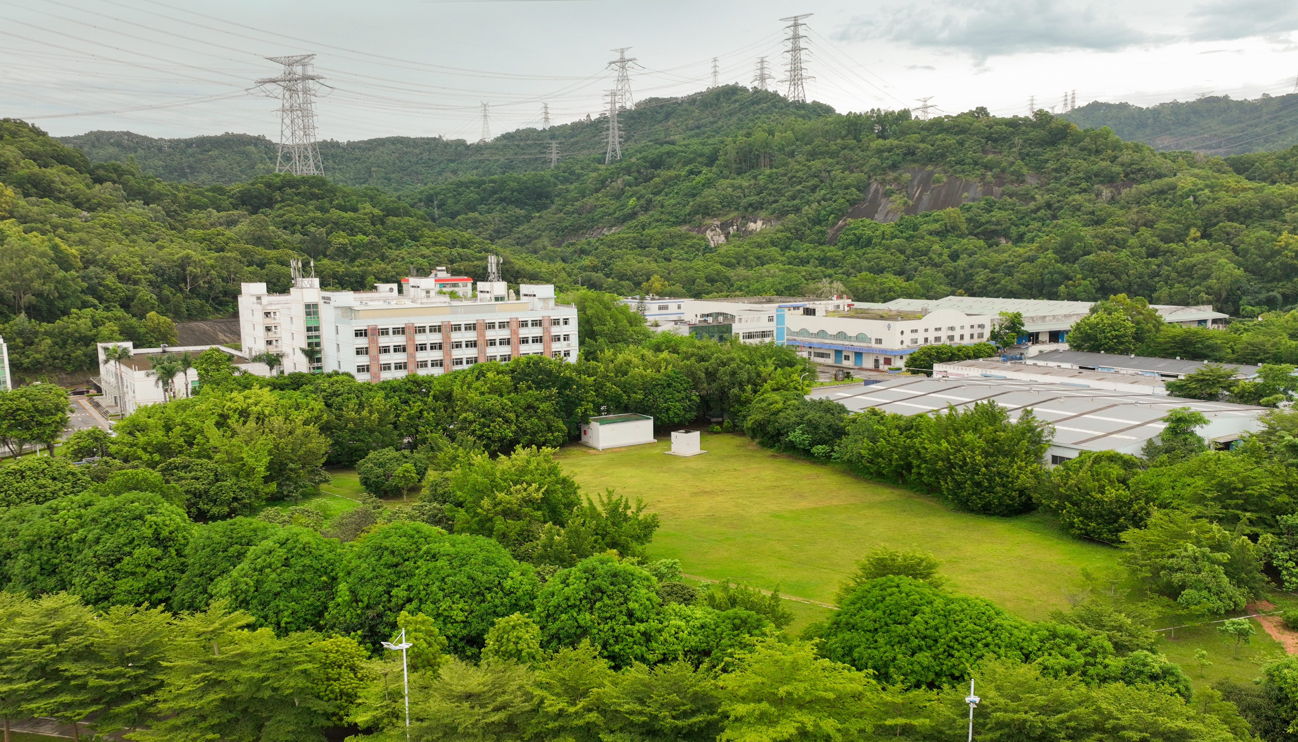 14道工序?qū)訉影殃P(guān)，益力全密封式運(yùn)輸造“放心水”